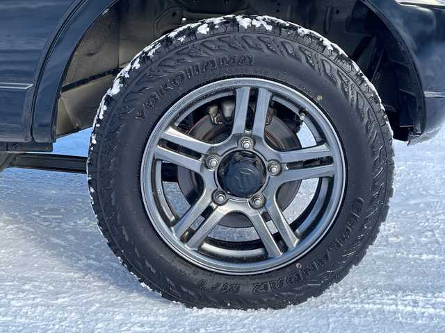 スズキ ジムニー ランドベンチャー 道北・旭川 2017(平29)年 4.3万km ブルーイッシュブラックパール3 /禁煙車//4WD//社外ナビ/CD/DVD/BT/TV/USB/SD//ヨコハマジオランダーM/Tタイヤ//社外足回り//ハーフレザーシート//運転席シートヒーター//ミラーヒーター//ETC//革巻きステアリング//ステアリングスイッチ//フォグランプ//ウィンカーミラー//電動格納ミラー//純正フロアマット//社外ルーフキャリア//社外ルーフボックス//保証書//取扱説明書