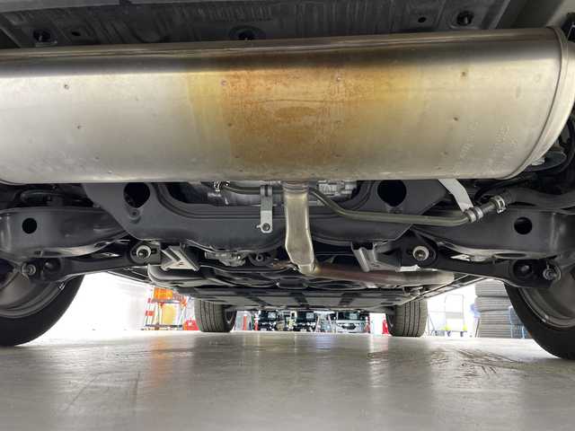 三菱 アウトランダー ＰＨＥＶ P 福島県 2022(令4)年 1.6万km スターリングシルバーM /禁煙車//BOSEサウンド//e-Assist/・衝突被害軽減ブレーキシステム/・車線逸脱警報システム/・オートマチックハイビーム/・後側方車両検知警報システム/・マイパイロット//ヘッドアップディスプレイ//全周囲カメラ//純正12.3インチナビ/・BT.USB.スマホ連携/・フルセグTV//電動リアゲート//本革シート/・前席パワーシート/・前席シートメモリー/・全席シートヒーター//革巻きステアリング/・ステアリングスイッチ/・ステアリングヒーター/・パドルシフト//ビルトインETC2.0//ドライブレコーダー（FR）//プッシュスタート//スマートキー×2//LEDヘッドライト//LEDフォグライト//純正フロアマット//純正20インチAW//純正ドアバイザー//ワイヤレス充電//AC1500W充電