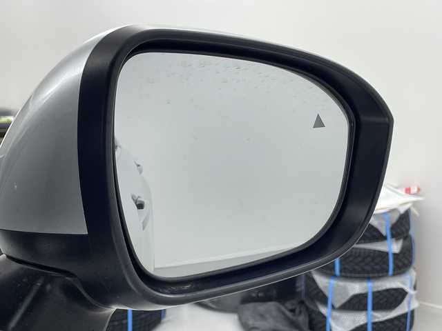 三菱 アウトランダー ＰＨＥＶ P 福島県 2022(令4)年 1.6万km スターリングシルバーM /禁煙車//BOSEサウンド//e-Assist/・衝突被害軽減ブレーキシステム/・車線逸脱警報システム/・オートマチックハイビーム/・後側方車両検知警報システム/・マイパイロット//ヘッドアップディスプレイ//全周囲カメラ//純正12.3インチナビ/・BT.USB.スマホ連携/・フルセグTV//電動リアゲート//本革シート/・前席パワーシート/・前席シートメモリー/・全席シートヒーター//革巻きステアリング/・ステアリングスイッチ/・ステアリングヒーター/・パドルシフト//ビルトインETC2.0//ドライブレコーダー（FR）//プッシュスタート//スマートキー×2//LEDヘッドライト//LEDフォグライト//純正フロアマット//純正20インチAW//純正ドアバイザー//ワイヤレス充電//AC1500W充電