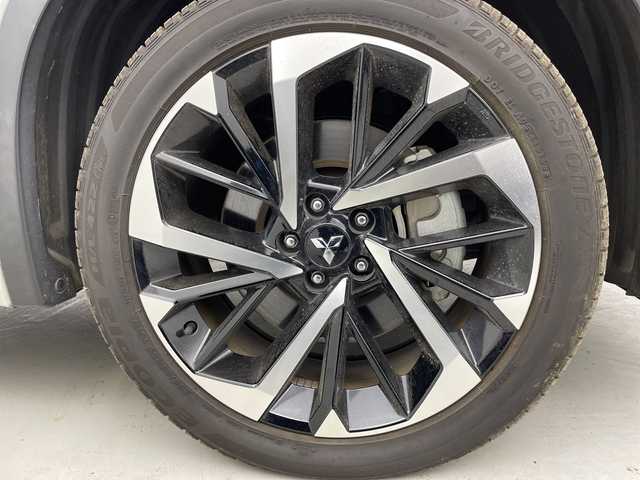 三菱 アウトランダー ＰＨＥＶ P 福島県 2022(令4)年 1.6万km スターリングシルバーM /禁煙車//BOSEサウンド//e-Assist/・衝突被害軽減ブレーキシステム/・車線逸脱警報システム/・オートマチックハイビーム/・後側方車両検知警報システム/・マイパイロット//ヘッドアップディスプレイ//全周囲カメラ//純正12.3インチナビ/・BT.USB.スマホ連携/・フルセグTV//電動リアゲート//本革シート/・前席パワーシート/・前席シートメモリー/・全席シートヒーター//革巻きステアリング/・ステアリングスイッチ/・ステアリングヒーター/・パドルシフト//ビルトインETC2.0//ドライブレコーダー（FR）//プッシュスタート//スマートキー×2//LEDヘッドライト//LEDフォグライト//純正フロアマット//純正20インチAW//純正ドアバイザー//ワイヤレス充電//AC1500W充電