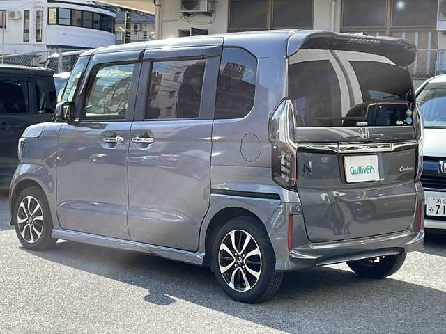 ホンダ Ｎ ＢＯＸ カスタム G L ホンダセンシング 沖縄県 2020(令2)年 3.3万km シャイニンググレーM ・ホンダセンシング　/・純正8インチナビ（ＣＤ　ＤＶＤ　ＢＴ　フルセグＴＶ）/・スマートキー　/・プッシュスタート　/・バックカメラ　/・片側電動スライドドア　/・ＬＥＤヘッドライト　/・フォグライト　/・オートライト　/・前後ドラレコ/・レーダークルーズコントロール/・ステアリングスイッチ/・純正アルミホイール