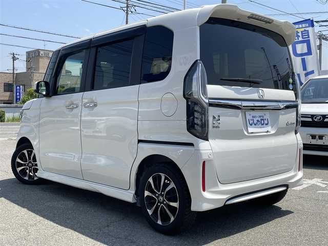 ホンダ Ｎ ＢＯＸ カスタム G L ホンダセンシング 兵庫県 2017(平29)年 9.9万km プレミアムホワイトパールⅡ (株)IDOMが運営する【じしゃロン姫路店】の自社ローン専用車両になります。こちらは現金またはオートローンご利用時の価格です。自社ローンご希望の方は別途その旨お申付け下さい//禁煙車//純正８インチナビ・フルセグTV/　(VXU-185NBi)//バックカメラ//ビルトインETC//ドライブレコーダー//左パワースライドドア//電動格納ミラーウインカー//スマートキーシステム//プッシュスタート//純正１４インチアルミ//ホンダセンシング//CMBS/ACC/LKAS//LEDオートライト//ステアリングスイッチ//ドアバイザー//純正フロアマット//新車保証書/取扱説明書