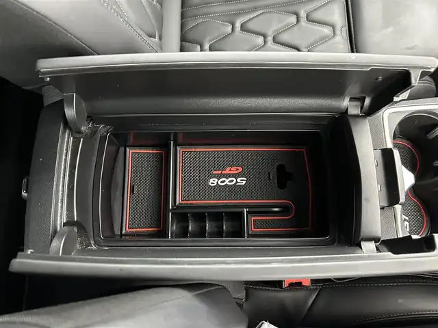 プジョー ５００８ GT ブルーHDi 福岡県 2018(平30)年 6.3万km 緑 純正ナビ（フルセグTV）/サンルーフ/クルーズコントロール/ブラインドスポットモニター/パワーバックドア/パワーシート/シートヒーター/横滑り防止機能/コーナーセンサー/レーンキープアシスト/純正アルミホイール/オートライト/オートハイビーム