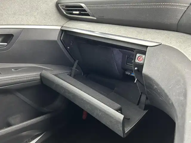 プジョー ５００８ GT ブルーHDi 福岡県 2018(平30)年 6.3万km 緑 純正ナビ（フルセグTV）/サンルーフ/クルーズコントロール/ブラインドスポットモニター/パワーバックドア/パワーシート/シートヒーター/横滑り防止機能/コーナーセンサー/レーンキープアシスト/純正アルミホイール/オートライト/オートハイビーム