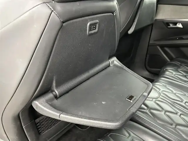 プジョー ５００８ GT ブルーHDi 福岡県 2018(平30)年 6.3万km 緑 純正ナビ（フルセグTV）/サンルーフ/クルーズコントロール/ブラインドスポットモニター/パワーバックドア/パワーシート/シートヒーター/横滑り防止機能/コーナーセンサー/レーンキープアシスト/純正アルミホイール/オートライト/オートハイビーム