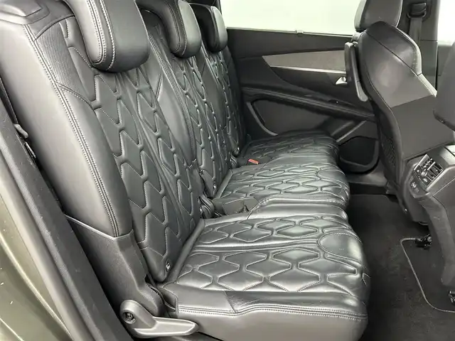 プジョー ５００８ GT ブルーHDi 福岡県 2018(平30)年 6.3万km 緑 純正ナビ（フルセグTV）/サンルーフ/クルーズコントロール/ブラインドスポットモニター/パワーバックドア/パワーシート/シートヒーター/横滑り防止機能/コーナーセンサー/レーンキープアシスト/純正アルミホイール/オートライト/オートハイビーム