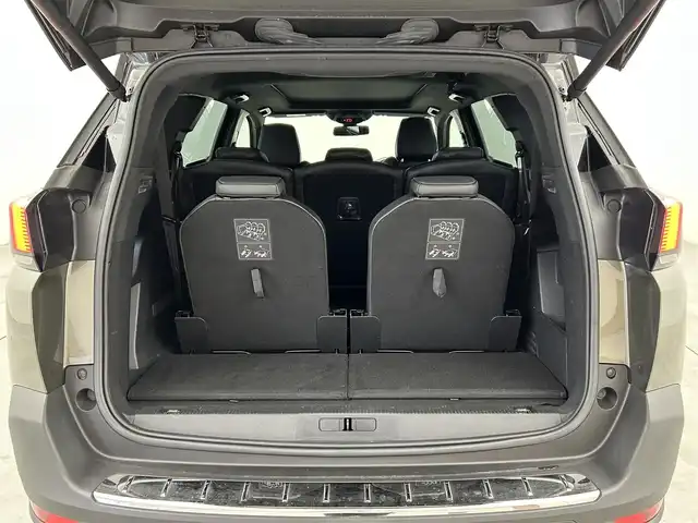 プジョー ５００８ GT ブルーHDi 福岡県 2018(平30)年 6.3万km 緑 純正ナビ（フルセグTV）/サンルーフ/クルーズコントロール/ブラインドスポットモニター/パワーバックドア/パワーシート/シートヒーター/横滑り防止機能/コーナーセンサー/レーンキープアシスト/純正アルミホイール/オートライト/オートハイビーム