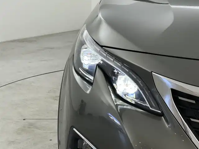 プジョー ５００８ GT ブルーHDi 福岡県 2018(平30)年 6.3万km 緑 純正ナビ（フルセグTV）/サンルーフ/クルーズコントロール/ブラインドスポットモニター/パワーバックドア/パワーシート/シートヒーター/横滑り防止機能/コーナーセンサー/レーンキープアシスト/純正アルミホイール/オートライト/オートハイビーム