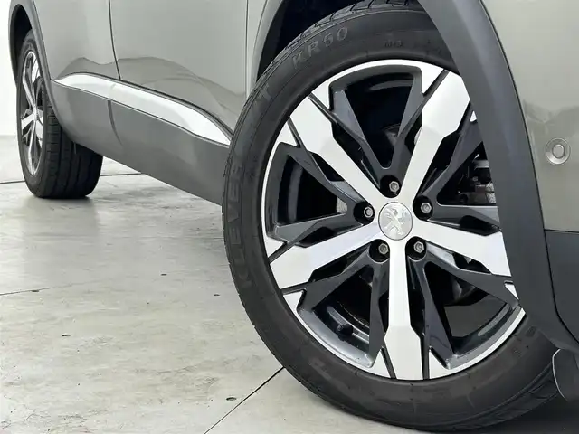 プジョー ５００８ GT ブルーHDi 福岡県 2018(平30)年 6.3万km 緑 純正ナビ（フルセグTV）/サンルーフ/クルーズコントロール/ブラインドスポットモニター/パワーバックドア/パワーシート/シートヒーター/横滑り防止機能/コーナーセンサー/レーンキープアシスト/純正アルミホイール/オートライト/オートハイビーム