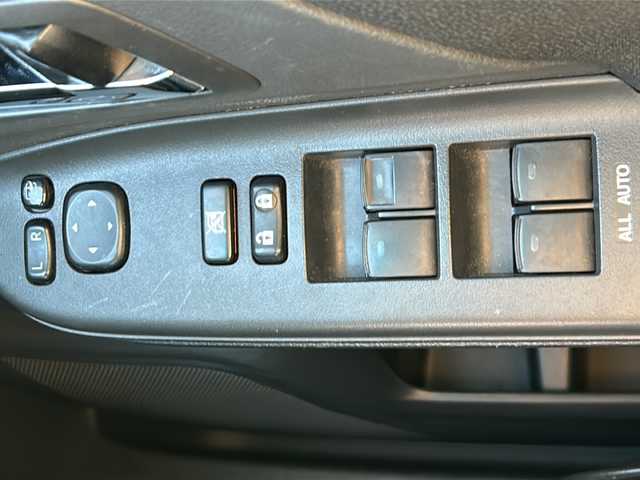 トヨタ アルファード 240S 道央・札幌 2012(平24)年 12万km ホワイトパールクリスタルシャイン /禁煙ワンオーナー//ディーラーナビ(NHZN-X61G 76050)//ワンセグTV/BT/USB/SD/CD/DVD//バックカメラ//ETC//社外エアロ//両側パワースライドドア//横滑り防止装置//シートリフター//オートライト//電動格納ミラー//ナノイー搭載エアコン//純正フロアマット//ドアバイザー//ステアリングスイッチ//革巻きコンビステアリング//プッシュスタート//クリアランスソナー//木目調パネル//革調シート(Clazzo S)//オットマン付きキャプテンシート//ECO MODE//後席ムードイルミネ//ドアカーテシランプ//フォグランプ//純正アルミ＋サマータイヤ付き(215/65/R16)//取扱説明書