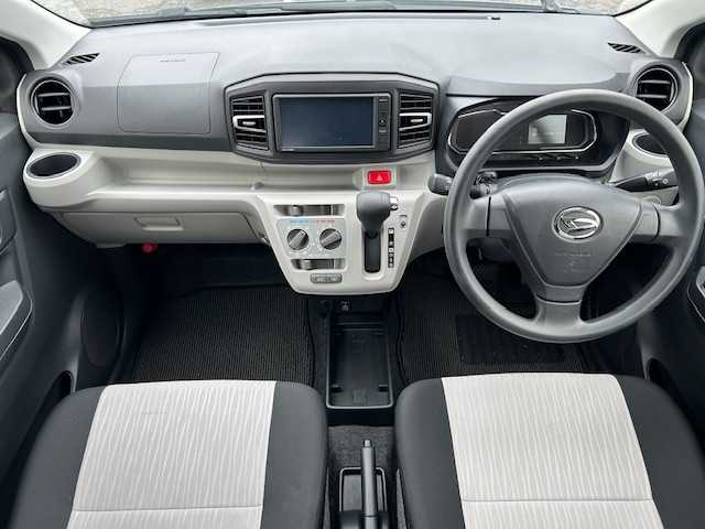 ダイハツ ミラ イース X リミテッド SAⅢ 宮城県 2020(令2)年 0.6万km ブライトシルバーメタリック 衝突被害軽減システム/ディスプレイオーディオ/バックカメラ/Bluetooth/前後コーナーセンサー/横滑り防止装置/アイドリングストップ/オートマチックハイビーム/LEDヘッドライト/純正フロアマット