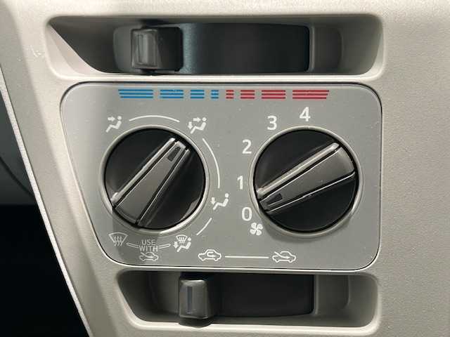 ダイハツ ミラ イース X リミテッド SAⅢ 宮城県 2020(令2)年 0.6万km ブライトシルバーメタリック 衝突被害軽減システム/ディスプレイオーディオ/バックカメラ/Bluetooth/前後コーナーセンサー/横滑り防止装置/アイドリングストップ/オートマチックハイビーム/LEDヘッドライト/純正フロアマット