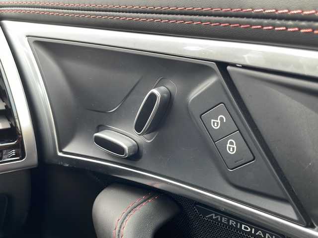 ジャガー Ｆ-ＴＹＰＥ チェッカーフラッグED コンバーチブル 石川県 2020(令2)年 0.8万km ガンＭ メーカーナビ/（BT/AppleCarPlay/HDMI)/アクティブスポーツエグゾーストシステム/MERIDIANサウンド/電動オープン/可変ウィング/コーナーセンサー/パドルシフト/純正２０インチAW/ドラレコ/バックカメラ/ETC