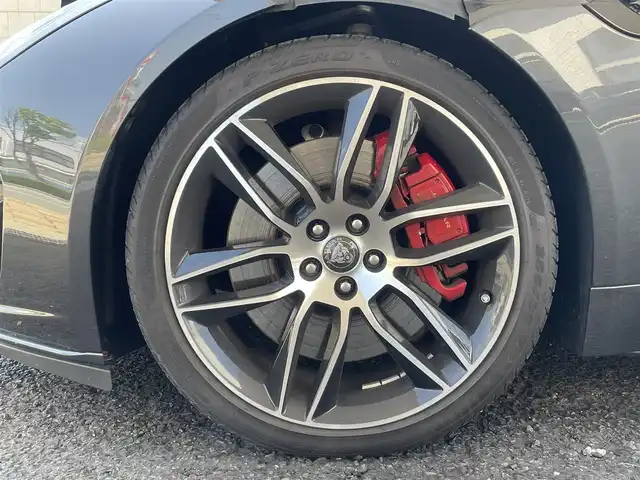 ジャガー Ｆ-ＴＹＰＥ チェッカーフラッグED コンバーチブル 兵庫県 2020(令2)年 0.8万km ガンＭ /R3-6年正規ディーラー記録簿あり//MERIDIANサウンド//タッチスクリーン//ナビ機能/（BT/USB/HDMI)//リヤカメラ//本革シート（ヒーター/クーラー）//ギヤシフトパドル//クルーズコントロール//ステアリングホイールヒーター//ステアリングスイッチ//デプロイヤブル（展開式）リヤスポイラー//アクティブエキゾースト//リヤフォグランプ//コーナーセンサー//オートLEDヘッドランプ//純正２０インチAW//純正ドライブレコーダー//ETC