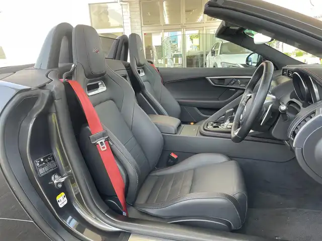ジャガー Ｆ-ＴＹＰＥ チェッカーフラッグED コンバーチブル 兵庫県 2020(令2)年 0.8万km ガンＭ /R3-6年正規ディーラー記録簿あり//MERIDIANサウンド//タッチスクリーン//ナビ機能/（BT/USB/HDMI)//リヤカメラ//本革シート（ヒーター/クーラー）//ギヤシフトパドル//クルーズコントロール//ステアリングホイールヒーター//ステアリングスイッチ//デプロイヤブル（展開式）リヤスポイラー//アクティブエキゾースト//リヤフォグランプ//コーナーセンサー//オートLEDヘッドランプ//純正２０インチAW//純正ドライブレコーダー//ETC