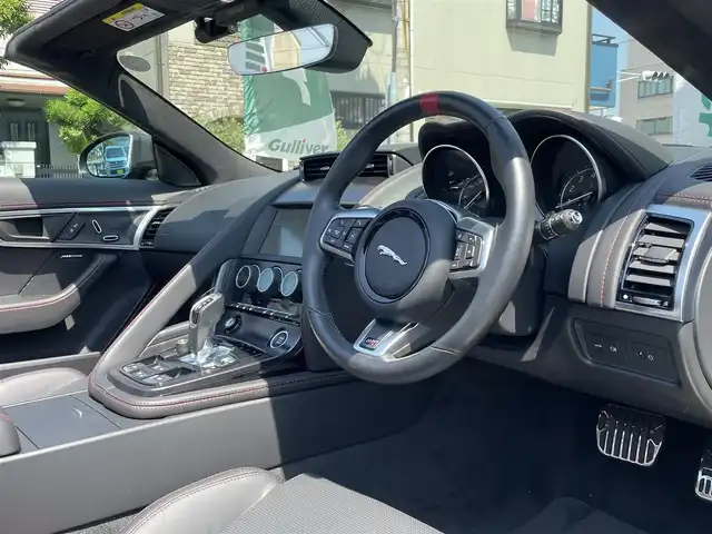 ジャガー Ｆ-ＴＹＰＥ チェッカーフラッグED コンバーチブル 兵庫県 2020(令2)年 0.8万km ガンＭ /R3-6年正規ディーラー記録簿あり//MERIDIANサウンド//タッチスクリーン//ナビ機能/（BT/USB/HDMI)//リヤカメラ//本革シート（ヒーター/クーラー）//ギヤシフトパドル//クルーズコントロール//ステアリングホイールヒーター//ステアリングスイッチ//デプロイヤブル（展開式）リヤスポイラー//アクティブエキゾースト//リヤフォグランプ//コーナーセンサー//オートLEDヘッドランプ//純正２０インチAW//純正ドライブレコーダー//ETC
