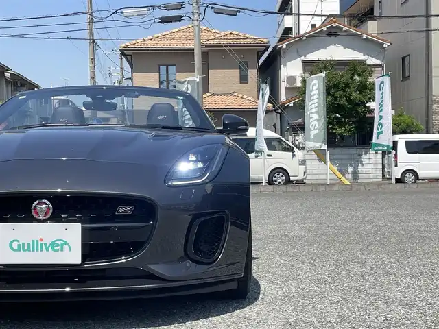 ジャガー Ｆ-ＴＹＰＥ チェッカーフラッグED コンバーチブル 兵庫県 2020(令2)年 0.8万km ガンＭ /R3-6年正規ディーラー記録簿あり//MERIDIANサウンド//タッチスクリーン//ナビ機能/（BT/USB/HDMI)//リヤカメラ//本革シート（ヒーター/クーラー）//ギヤシフトパドル//クルーズコントロール//ステアリングホイールヒーター//ステアリングスイッチ//デプロイヤブル（展開式）リヤスポイラー//アクティブエキゾースト//リヤフォグランプ//コーナーセンサー//オートLEDヘッドランプ//純正２０インチAW//純正ドライブレコーダー//ETC