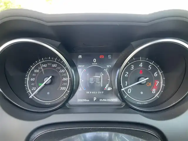ジャガー Ｆ-ＴＹＰＥ チェッカーフラッグED コンバーチブル 兵庫県 2020(令2)年 0.8万km ガンＭ /R3-6年正規ディーラー記録簿あり//MERIDIANサウンド//タッチスクリーン//ナビ機能/（BT/USB/HDMI)//リヤカメラ//本革シート（ヒーター/クーラー）//ギヤシフトパドル//クルーズコントロール//ステアリングホイールヒーター//ステアリングスイッチ//デプロイヤブル（展開式）リヤスポイラー//アクティブエキゾースト//リヤフォグランプ//コーナーセンサー//オートLEDヘッドランプ//純正２０インチAW//純正ドライブレコーダー//ETC