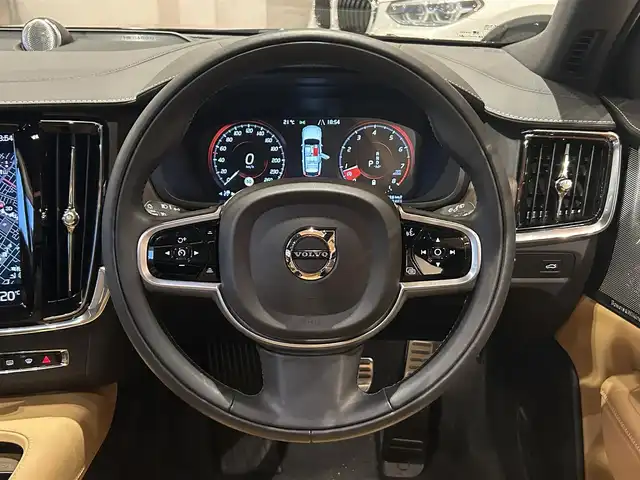 ボルボ Ｖ９０ クロスカントリー B6 AWD プロ 道央・札幌 2021(令3)年 1.3万km メープルブラウンM 電動パノラマガラスサンルーフ/Bowers＆Wilkinsプレミアムサウンド/電子制御リア・エアサスペンション/インテリセーフ/　・City Safety/　・ACC/　・BLIS/　・CTA/　・LKA/　・パイロットアシスト/　・360°カメラ/　・フルアクティブハイビーム/ナッパレザーシート/シートヒーター/シートベンチレーション/4ゾーンエアコン/ワイヤレスチャージング/パワーテールゲート
