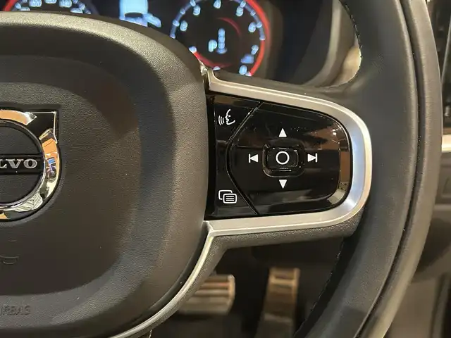 ボルボ Ｖ９０ クロスカントリー B6 AWD プロ 道央・札幌 2021(令3)年 1.3万km メープルブラウンM 電動パノラマガラスサンルーフ/Bowers＆Wilkinsプレミアムサウンド/電子制御リア・エアサスペンション/インテリセーフ/　・City Safety/　・ACC/　・BLIS/　・CTA/　・LKA/　・パイロットアシスト/　・360°カメラ/　・フルアクティブハイビーム/ナッパレザーシート/シートヒーター/シートベンチレーション/4ゾーンエアコン/ワイヤレスチャージング/パワーテールゲート