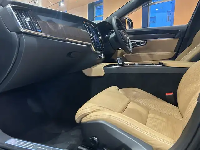 ボルボ Ｖ９０ クロスカントリー B6 AWD プロ 道央・札幌 2021(令3)年 1.3万km メープルブラウンM 電動パノラマガラスサンルーフ/Bowers＆Wilkinsプレミアムサウンド/電子制御リア・エアサスペンション/インテリセーフ/　・City Safety/　・ACC/　・BLIS/　・CTA/　・LKA/　・パイロットアシスト/　・360°カメラ/　・フルアクティブハイビーム/ナッパレザーシート/シートヒーター/シートベンチレーション/4ゾーンエアコン/ワイヤレスチャージング/パワーテールゲート