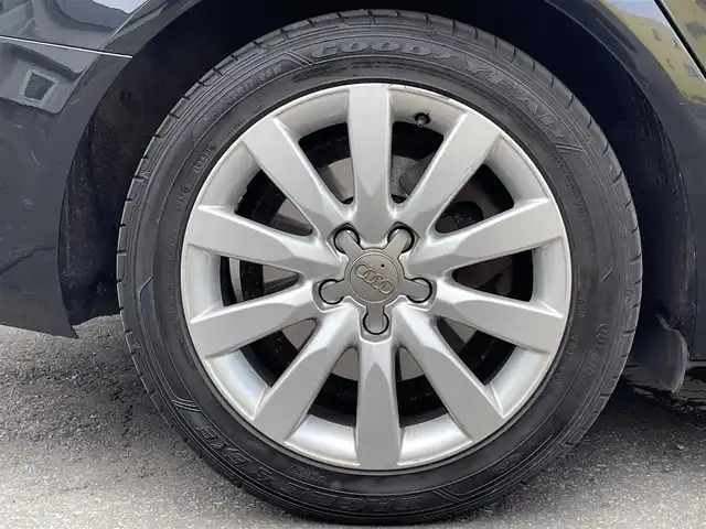アウディ Ａ４ 2．0 TFSI クワトロ 青森県 2013(平25)年 11.2万km ファントムブラックパールエフェクト /4WD/ターボ/バング&オルフセン/　サウンドシステム/レザーシート/前席シートヒーター/前席パワーシート /純正HDDナビ/　(フルセグTV/DVD)/バックカメラ/前後バンパーソナー/ACC/革巻きステア/ノブ/パドルシフト/オートライトHID/オートワイパー/ウインカーミラー /レーンアシスト/アイドリングストップ/リア5面スモークフィルム/横滑り防止機能/ミラーヒーター/前後フォグランプ/ヘットライトウオッシャー/ウインカーミラー /社外前後ドラレコ/純正フロアマット/ETC/W/サイド/カーテンエアバッグ /ABS/スマートキーx2/保証書・取説
