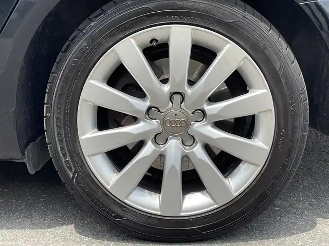 アウディ Ａ４ 2．0 TFSI クワトロ 青森県 2013(平25)年 11.2万km ファントムブラックパールエフェクト /4WD/ターボ/バング&オルフセン/　サウンドシステム/レザーシート/前席シートヒーター/前席パワーシート /純正HDDナビ/　(フルセグTV/DVD)/バックカメラ/前後バンパーソナー/ACC/革巻きステア/ノブ/パドルシフト/オートライトHID/オートワイパー/ウインカーミラー /レーンアシスト/アイドリングストップ/リア5面スモークフィルム/横滑り防止機能/ミラーヒーター/前後フォグランプ/ヘットライトウオッシャー/ウインカーミラー /社外前後ドラレコ/純正フロアマット/ETC/W/サイド/カーテンエアバッグ /ABS/スマートキーx2/保証書・取説