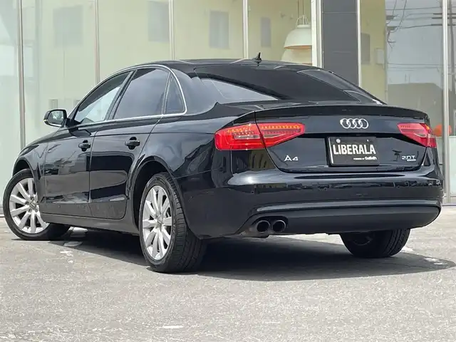 アウディ Ａ４ 2．0 TFSI クワトロ 青森県 2013(平25)年 11.2万km ファントムブラックパールエフェクト /4WD/ターボ/バング&オルフセン/　サウンドシステム/レザーシート/前席シートヒーター/前席パワーシート /純正HDDナビ/　(フルセグTV/DVD)/バックカメラ/前後バンパーソナー/ACC/革巻きステア/ノブ/パドルシフト/オートライトHID/オートワイパー/ウインカーミラー /レーンアシスト/アイドリングストップ/リア5面スモークフィルム/横滑り防止機能/ミラーヒーター/前後フォグランプ/ヘットライトウオッシャー/ウインカーミラー /社外前後ドラレコ/純正フロアマット/ETC/W/サイド/カーテンエアバッグ /ABS/スマートキーx2/保証書・取説