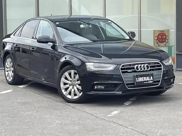 アウディ Ａ４ 2．0 TFSI クワトロ 青森県 2013(平25)年 11.2万km ファントムブラックパールエフェクト /4WD/ターボ/バング&オルフセン/　サウンドシステム/レザーシート/前席シートヒーター/前席パワーシート /純正HDDナビ/　(フルセグTV/DVD)/バックカメラ/前後バンパーソナー/ACC/革巻きステア/ノブ/パドルシフト/オートライトHID/オートワイパー/ウインカーミラー /レーンアシスト/アイドリングストップ/リア5面スモークフィルム/横滑り防止機能/ミラーヒーター/前後フォグランプ/ヘットライトウオッシャー/ウインカーミラー /社外前後ドラレコ/純正フロアマット/ETC/W/サイド/カーテンエアバッグ /ABS/スマートキーx2/保証書・取説