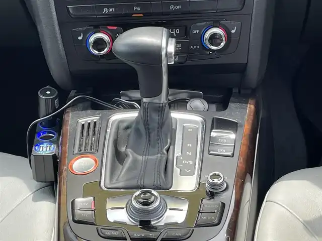 アウディ Ａ４ 2．0 TFSI クワトロ 青森県 2013(平25)年 11.2万km ファントムブラックパールエフェクト /4WD/ターボ/バング&オルフセン/　サウンドシステム/レザーシート/前席シートヒーター/前席パワーシート /純正HDDナビ/　(フルセグTV/DVD)/バックカメラ/前後バンパーソナー/ACC/革巻きステア/ノブ/パドルシフト/オートライトHID/オートワイパー/ウインカーミラー /レーンアシスト/アイドリングストップ/リア5面スモークフィルム/横滑り防止機能/ミラーヒーター/前後フォグランプ/ヘットライトウオッシャー/ウインカーミラー /社外前後ドラレコ/純正フロアマット/ETC/W/サイド/カーテンエアバッグ /ABS/スマートキーx2/保証書・取説
