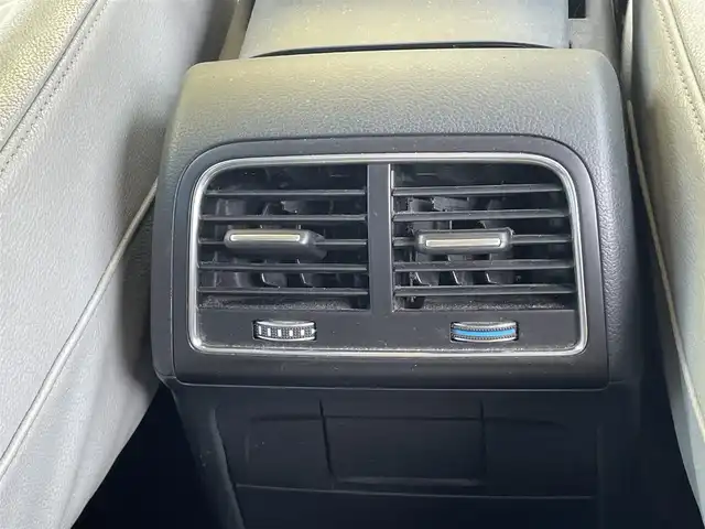 アウディ Ａ４ 2．0 TFSI クワトロ 青森県 2013(平25)年 11.2万km ファントムブラックパールエフェクト /4WD/ターボ/バング&オルフセン/　サウンドシステム/レザーシート/前席シートヒーター/前席パワーシート /純正HDDナビ/　(フルセグTV/DVD)/バックカメラ/前後バンパーソナー/ACC/革巻きステア/ノブ/パドルシフト/オートライトHID/オートワイパー/ウインカーミラー /レーンアシスト/アイドリングストップ/リア5面スモークフィルム/横滑り防止機能/ミラーヒーター/前後フォグランプ/ヘットライトウオッシャー/ウインカーミラー /社外前後ドラレコ/純正フロアマット/ETC/W/サイド/カーテンエアバッグ /ABS/スマートキーx2/保証書・取説