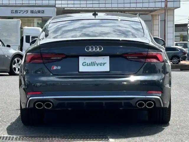 アウディ Ｓ５ スポーツバック 広島県 2020(令2)年 6.1万km マンハッタングレーメタリック 車検満了 令和9年6月/純正ナビ/（Bluetooth、CD、DVD、フルセグTV）/全方位カメラ/前後ドライブレコーダー/ETC/ブラック塗装ブレーキキャリパー/純正19インチAW/赤レザーシート/・シートヒーター/・エアシート/・パワーシート/衝突被害軽減ブレーキ/クルーズコントロール/コーナーセンサー/LEDヘッドライト/オートライト/オートマチックハイビーム/プッシュスタート/パーキングアシスト/取扱説明書/保証書