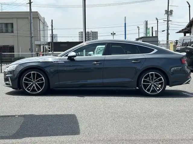 アウディ Ｓ５ スポーツバック 広島県 2020(令2)年 6.1万km マンハッタングレーメタリック 車検満了 令和9年6月/純正ナビ/（Bluetooth、CD、DVD、フルセグTV）/全方位カメラ/前後ドライブレコーダー/ETC/ブラック塗装ブレーキキャリパー/純正19インチAW/赤レザーシート/・シートヒーター/・エアシート/・パワーシート/衝突被害軽減ブレーキ/クルーズコントロール/コーナーセンサー/LEDヘッドライト/オートライト/オートマチックハイビーム/プッシュスタート/パーキングアシスト/取扱説明書/保証書