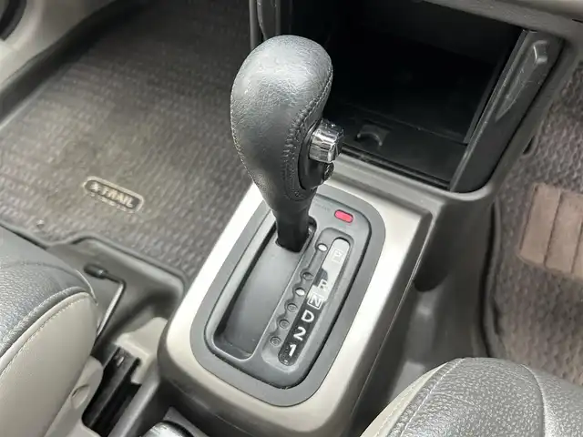 日産 エクストレイル Xt 新潟県 2004(平16)年 3.8万km チタニウムシルバー 社外ナビ/DN席シートヒーター/電格ミラー/スタットレスタイヤ付き/革巻きステアリング/パワーウィンドウ/純正フロアマット
