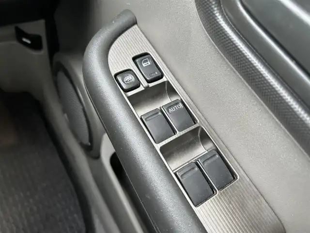 日産 エクストレイル Xt 新潟県 2004(平16)年 3.8万km チタニウムシルバー 社外ナビ/DN席シートヒーター/電格ミラー/スタットレスタイヤ付き/革巻きステアリング/パワーウィンドウ/純正フロアマット