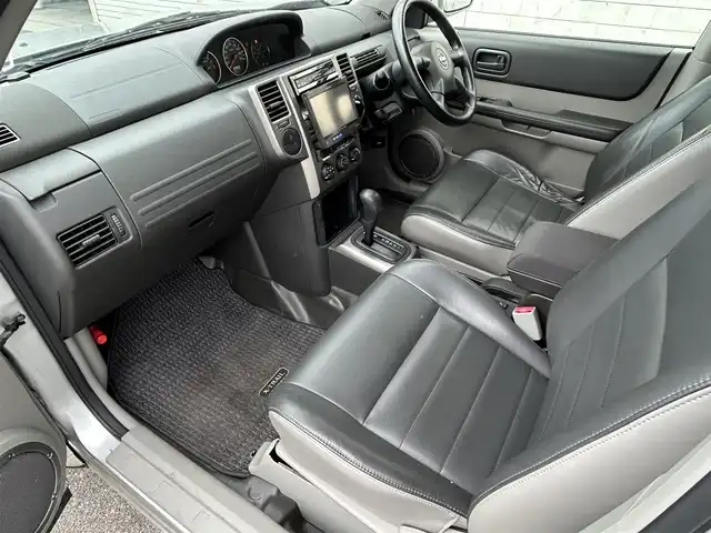 日産 エクストレイル Xt 新潟県 2004(平16)年 3.8万km チタニウムシルバー 社外ナビ/DN席シートヒーター/電格ミラー/スタットレスタイヤ付き/革巻きステアリング/パワーウィンドウ/純正フロアマット