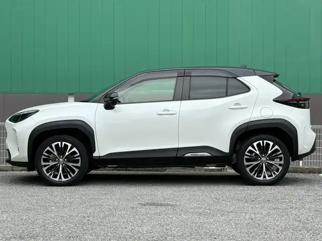 トヨタ ヤリスクロス ハイブリッド Z 千葉県 2021(令3)年 3.6万km ブラックマイカ/ホワイトパールクリスタルシャイン 2トーン 純正ナビ（AM/FM/Bluetooth）/フルセグTV/トヨタセーフティーセンス/レーダークルーズコントロール/バックカメラ/ETC/ドライブレコーダー/コーナーセンサー/ステアリングヒーター/前席シートヒーター/運転席パワーシート/ハーフレザーシート/純正フロアマット/純正アルミホイール/LEDヘッドライト/取扱説明書/保証書/スペアキー