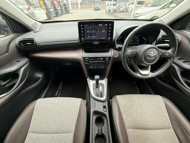 トヨタ ヤリスクロス ハイブリッド Z 千葉県 2021(令3)年 3.6万km ブラックマイカ/ホワイトパールクリスタルシャイン 2トーン 純正ナビ（AM/FM/Bluetooth）/フルセグTV/トヨタセーフティーセンス/レーダークルーズコントロール/バックカメラ/ETC/ドライブレコーダー/コーナーセンサー/ステアリングヒーター/前席シートヒーター/運転席パワーシート/ハーフレザーシート/純正フロアマット/純正アルミホイール/LEDヘッドライト/取扱説明書/保証書/スペアキー