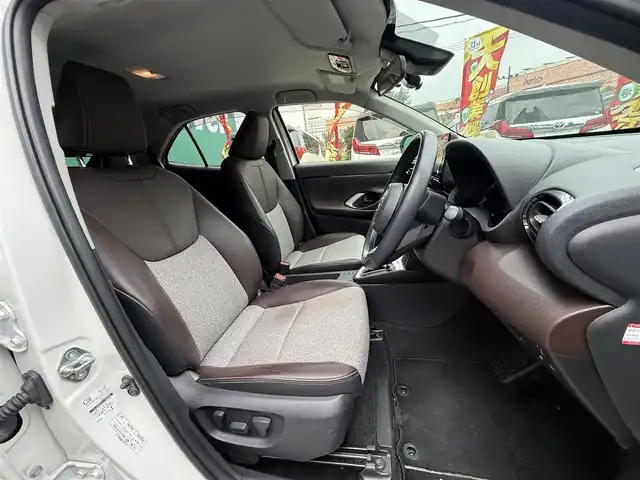 トヨタ ヤリスクロス ハイブリッド Z 千葉県 2021(令3)年 3.6万km ブラックマイカ/ホワイトパールクリスタルシャイン 2トーン 純正ナビ（AM/FM/Bluetooth）/フルセグTV/トヨタセーフティーセンス/レーダークルーズコントロール/バックカメラ/ETC/ドライブレコーダー/コーナーセンサー/ステアリングヒーター/前席シートヒーター/運転席パワーシート/ハーフレザーシート/純正フロアマット/純正アルミホイール/LEDヘッドライト/取扱説明書/保証書/スペアキー