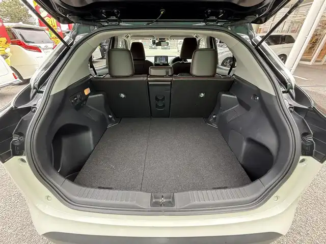 トヨタ ヤリスクロス ハイブリッド Z 千葉県 2021(令3)年 3.6万km ブラックマイカ/ホワイトパールクリスタルシャイン 2トーン 純正ナビ（AM/FM/Bluetooth）/フルセグTV/トヨタセーフティーセンス/レーダークルーズコントロール/バックカメラ/ETC/ドライブレコーダー/コーナーセンサー/ステアリングヒーター/前席シートヒーター/運転席パワーシート/ハーフレザーシート/純正フロアマット/純正アルミホイール/LEDヘッドライト/取扱説明書/保証書/スペアキー