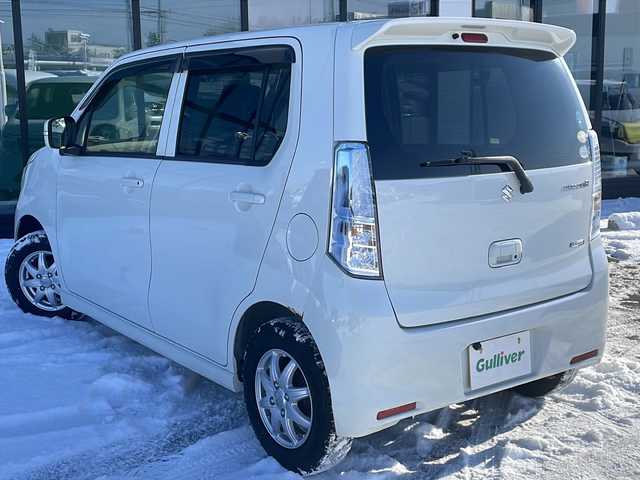 スズキ ワゴンＲ FZ 道東・釧路十勝 2015(平27)年 7.8万km クリスタルホワイトP ・4WD/・社外ディスプレイオーディオ/(BT CD DVD USB iPod AUX)/・バックカメラ/・衝突軽減ブレーキ/・社外エンジンスターター/・全方位ドライブレコーダー/・ETC/・前席シートヒーター/・横滑り防止/・スマートキー/・プッシュスタート/・純正フロアマット/・純正アルミホイール付夏タイヤ積み込み/【155/65R14】