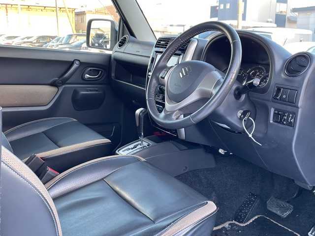 スズキ ジムニー ランドベンチャー 道北・旭川 2014(平26)年 5.4万km クールカーキPM /4WD//禁煙車//社外メモリナビ//CD/DVD/BT/SD/USB/MSV/フルセグ//リフトアップ//社外足廻り//社外LEDテール//社外ラテラルロッド//室内ロッドホルダー//社外ショートバンパー//ハーフレザーシート//運転席シートヒーター//ミラーヒーター//ステアリングスイッチ//革巻きステアリング//ウィンカーカーミラー//純正フロアマット//ドアバイザー//社外LEDヘッドライト