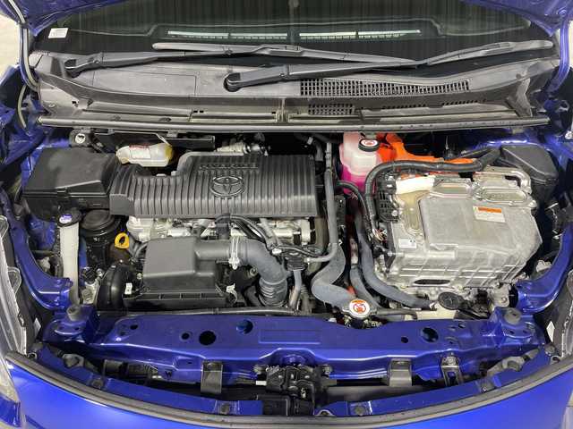 トヨタ シエンタ ハイブリッド G クエロ 福岡県 2021(令3)年 2.6万km ダークブルーマイカM 社外SDナビゲーション/フルセグテレビ/バックカメラ/両側パワースライドドア/コーナーセンサー/ETC/社外15インチアルミホイール/LEDヘッドライト/革巻きステアリング/ナノイー/マフラーカッター/オートドアミラー/コーナーセンサー