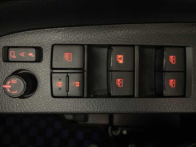 トヨタ シエンタ ハイブリッド G クエロ 福岡県 2021(令3)年 2.6万km ダークブルーマイカM 社外SDナビゲーション/フルセグテレビ/バックカメラ/両側パワースライドドア/コーナーセンサー/ETC/社外15インチアルミホイール/LEDヘッドライト/革巻きステアリング/ナノイー/マフラーカッター/オートドアミラー/コーナーセンサー