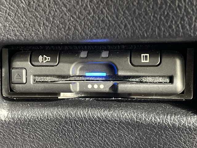 トヨタ シエンタ ハイブリッド G クエロ 福岡県 2021(令3)年 2.6万km ダークブルーマイカM 社外SDナビゲーション/フルセグテレビ/バックカメラ/両側パワースライドドア/コーナーセンサー/ETC/社外15インチアルミホイール/LEDヘッドライト/革巻きステアリング/ナノイー/マフラーカッター/オートドアミラー/コーナーセンサー