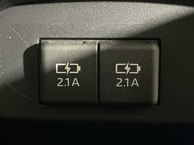 トヨタ シエンタ ハイブリッド G クエロ 福岡県 2021(令3)年 2.6万km ダークブルーマイカM 社外SDナビゲーション/フルセグテレビ/バックカメラ/両側パワースライドドア/コーナーセンサー/ETC/社外15インチアルミホイール/LEDヘッドライト/革巻きステアリング/ナノイー/マフラーカッター/オートドアミラー/コーナーセンサー