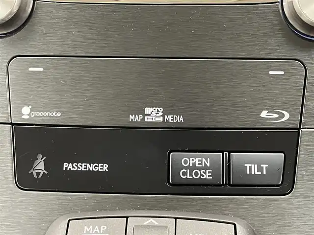 レクサス ＨＳ 250h バージョンI 埼玉県 2016(平28)年 2.6万km ソニッククォーツ 純正HDDナビ/Bluetooth/CD/USB/フルセグ/レーダークルーズコントロール/プリクラッシュセーフティシステム/フロント、バックカメラ/前席パワーシート/前席シートヒーター、シートクーラー/前席エアシート/前席メモリーシート/前後コーナーセンサー/ビルトインETC2.0/ヘッドアップディスプレイ/ドライブレコーダー/横滑り防止装置/純正フロアマット/純正17インチアルミホイール/オートライト/ステアリングスイッチ