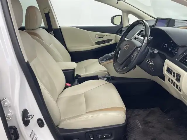 レクサス ＨＳ 250h バージョンI 埼玉県 2016(平28)年 2.6万km ソニッククォーツ 純正HDDナビ/Bluetooth/CD/USB/フルセグ/レーダークルーズコントロール/プリクラッシュセーフティシステム/フロント、バックカメラ/前席パワーシート/前席シートヒーター、シートクーラー/前席エアシート/前席メモリーシート/前後コーナーセンサー/ビルトインETC2.0/ヘッドアップディスプレイ/ドライブレコーダー/横滑り防止装置/純正フロアマット/純正17インチアルミホイール/オートライト/ステアリングスイッチ