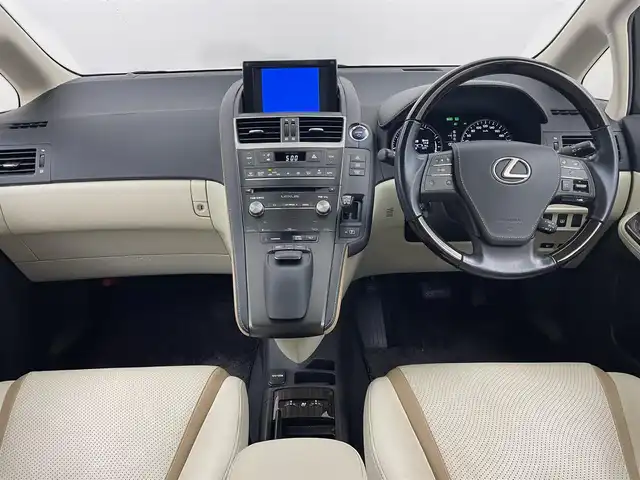 レクサス ＨＳ 250h バージョンI 埼玉県 2016(平28)年 2.6万km ソニッククォーツ 純正HDDナビ/Bluetooth/CD/USB/フルセグ/レーダークルーズコントロール/プリクラッシュセーフティシステム/フロント、バックカメラ/前席パワーシート/前席シートヒーター、シートクーラー/前席エアシート/前席メモリーシート/前後コーナーセンサー/ビルトインETC2.0/ヘッドアップディスプレイ/ドライブレコーダー/横滑り防止装置/純正フロアマット/純正17インチアルミホイール/オートライト/ステアリングスイッチ