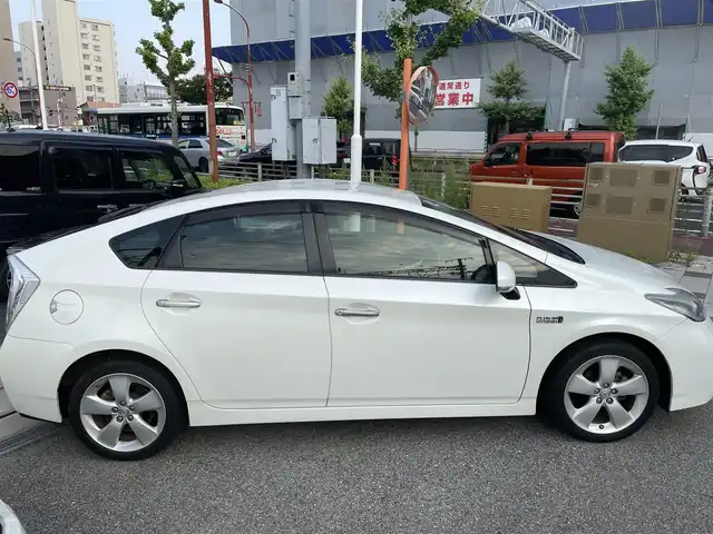 トヨタ プリウス ＰＨＶ S 兵庫県 2012(平24)年 7.5万km ホワイトパールクリスタルシャイン (株)IDOMが運営する【じしゃロン西宮店】の自社ローン専用車両になります。こちらは現金またはオートローンご利用時の価格です。自社ローンご希望の方は別途その旨お申付け下さい/＊ETC/＊パワステ/＊パワーウィンドウ/＊アイドリングストップ/＊クルーズコントロールあり/＊バックカメラ/＊フルセグ/＊横滑り防止装置/＊オートライト/＊カーテンバック